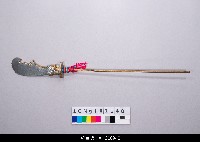 藏品(布袋戲道具-象鼻刀)的圖片